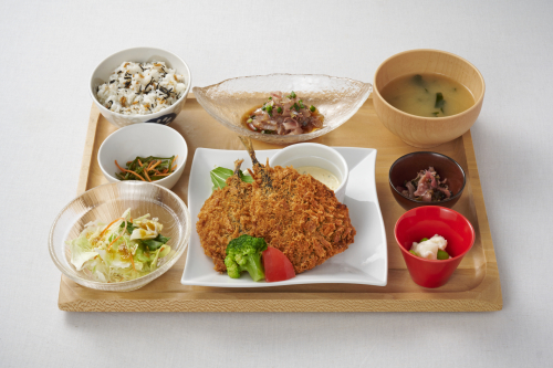 期間限定メニュー「境港産アジフライ＆アジたたきの生姜醤油定食」