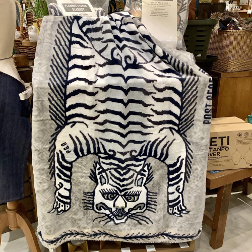 お部屋のアクセントにもおすすめブランケット🐯🍁