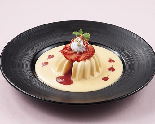 レトロなのに新しい！ババロア苺ソース