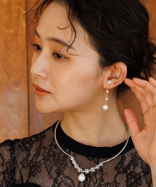ニュアンスたっぷりなメタルバーネックレス